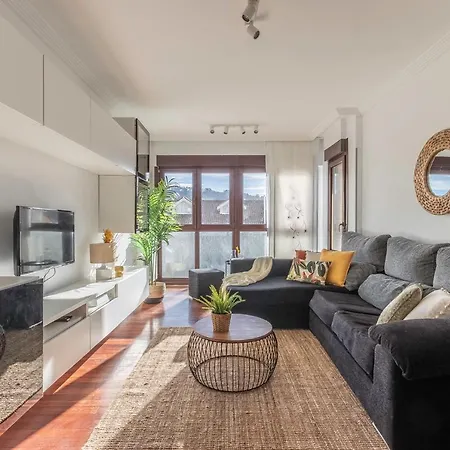 Amplio, Muy Luminoso Y En El Centro De Apartamento