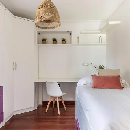 Apartment Amplio, Muy Luminoso Y En El Centro De *