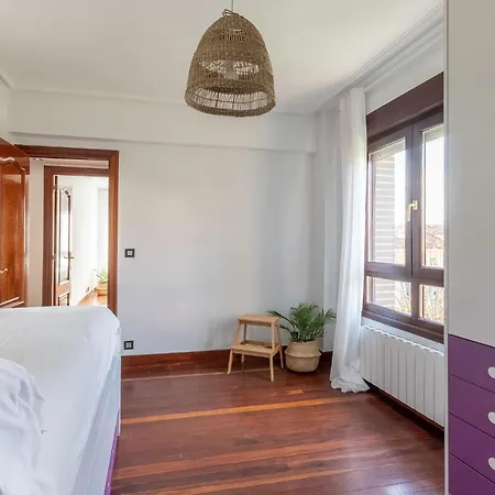 Apartamento Amplio, Muy Luminoso Y En El Centro De *