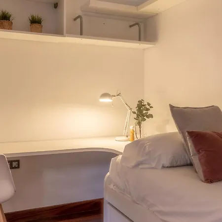 Amplio, Muy Luminoso Y En El Centro De Apartment