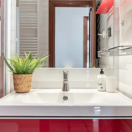 Apartment Amplio, Muy Luminoso Y En El Centro De *