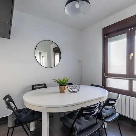 Amplio, Muy Luminoso Y En El Centro De