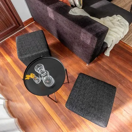 Amplio, Muy Luminoso Y En El Centro De Apartamento *
