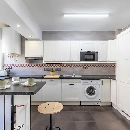 Amplio, Muy Luminoso Y En El Centro De Appartement