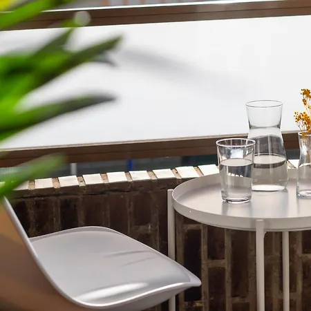 Amplio, Muy Luminoso Y En El Centro De