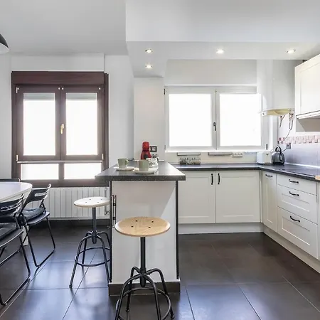 Amplio, Muy Luminoso Y En El Centro De