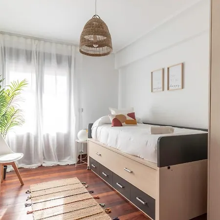 Amplio, Muy Luminoso Y En El Centro De